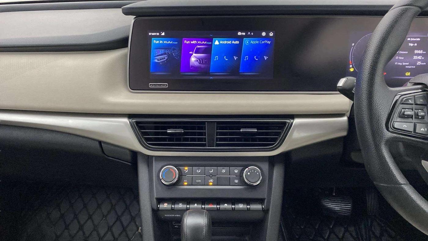 2022 Mahindra XUV700 AX 5 P AT 5 STR, Petrol, Automatic, 30,522 km, Air Conditioner