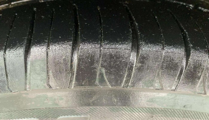 2016 Tata Tiago XT PETROL, Petrol, Manual, 92,706 km, Right Rear Tyre Tread
