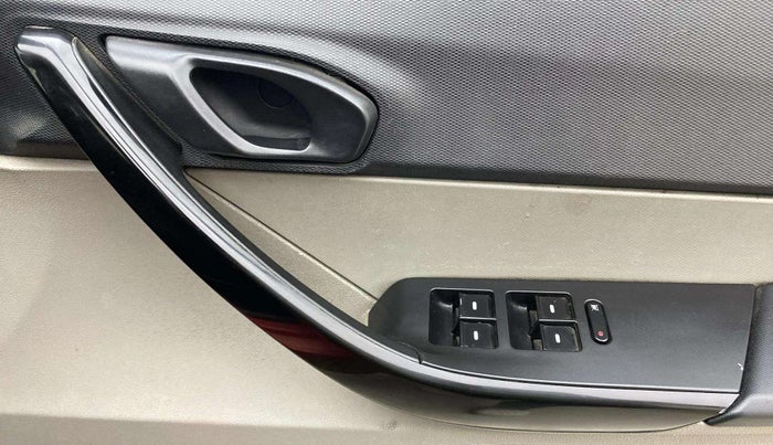 2016 Tata Tiago XT PETROL, Petrol, Manual, 92,706 km, Driver Side Door Panels Control
