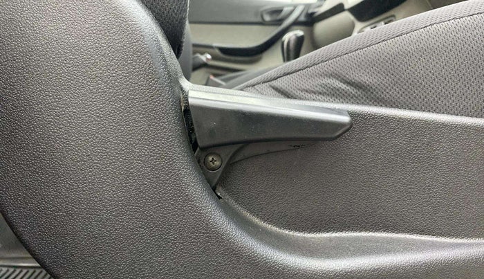 2016 Tata Tiago XT PETROL, Petrol, Manual, 92,706 km, Driver Side Adjustment Panel