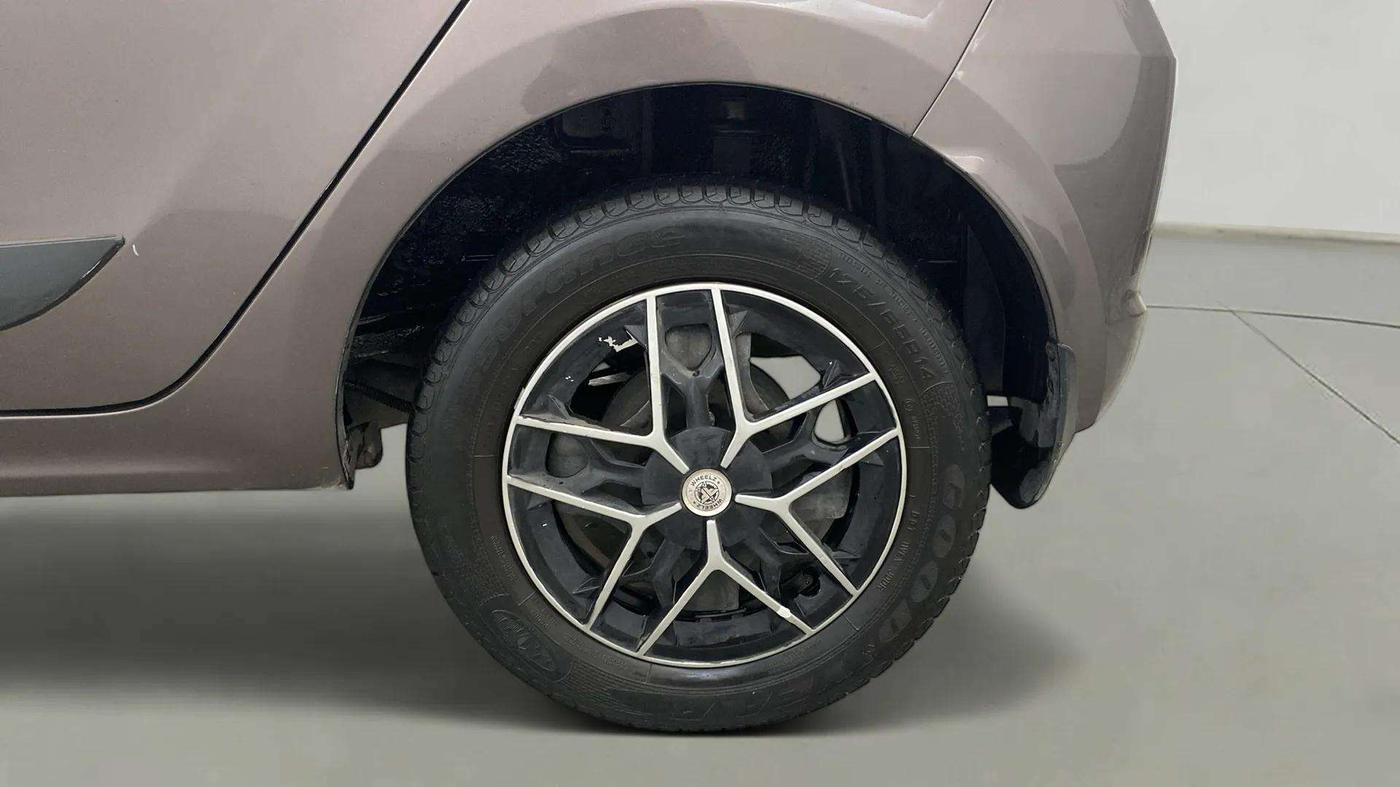 2019 Tata Tiago XZA PETROL, Petrol, Automatic, 31,784 km, Left Rear Wheel