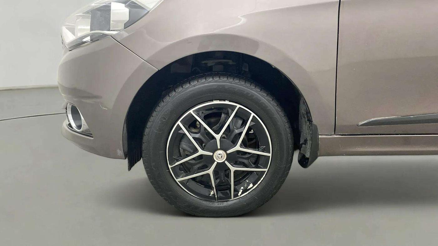 2019 Tata Tiago XZA PETROL, Petrol, Automatic, 31,784 km, Left Front Wheel