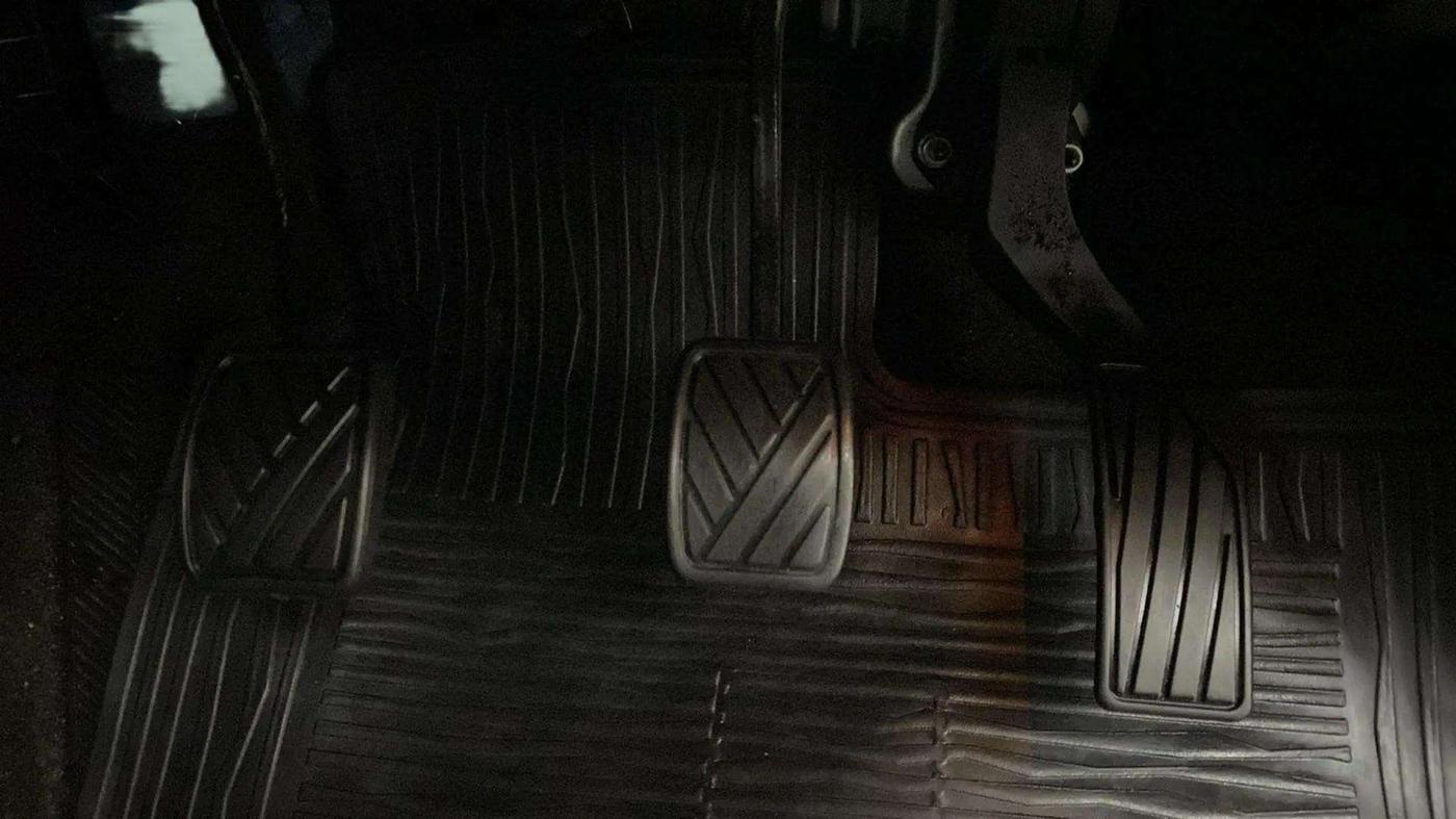 2015 Maruti Ciaz ZXI+ RS, Petrol, Manual, 23,335 km, Pedals