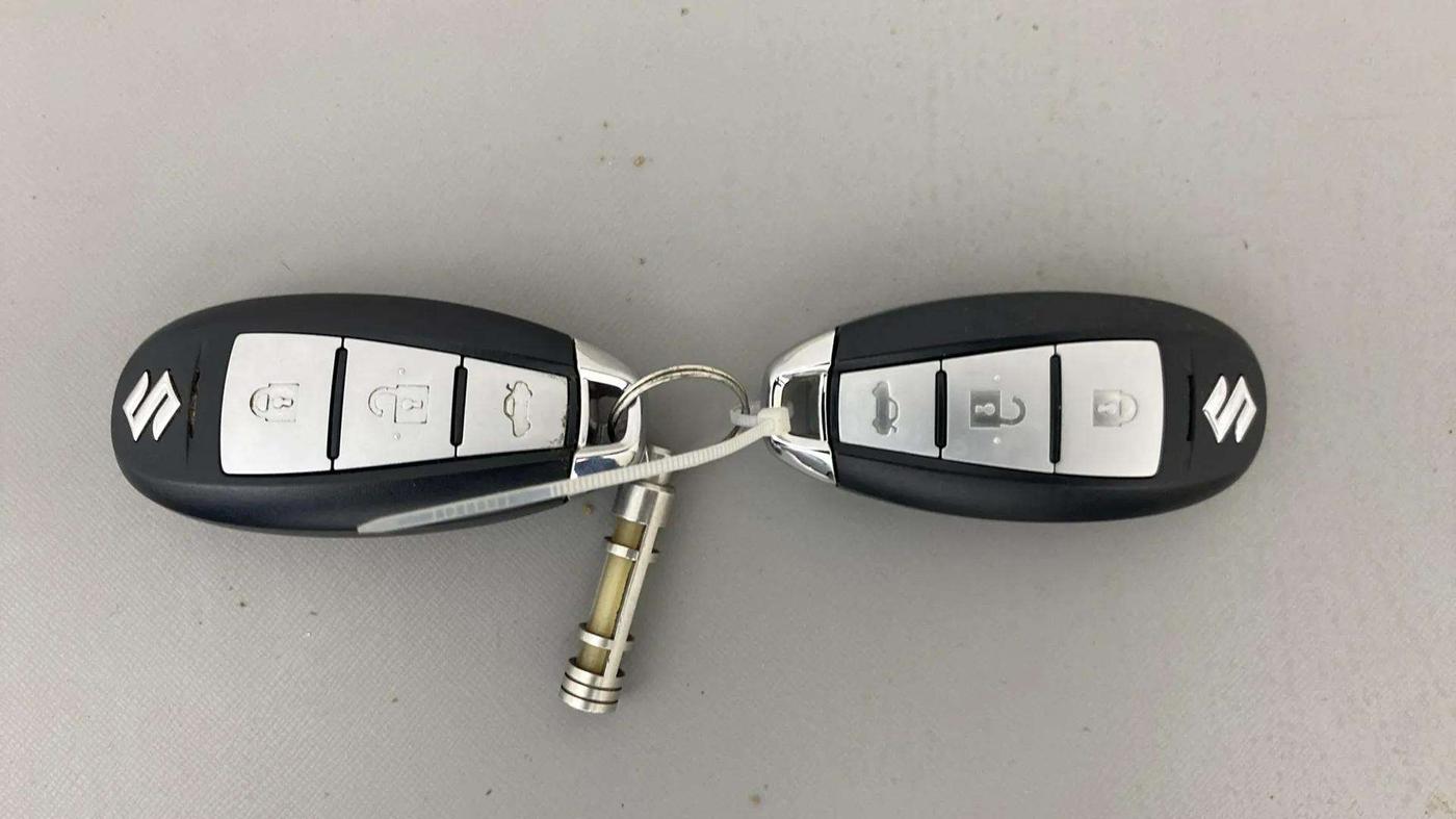 2015 Maruti Ciaz ZXI+ RS, Petrol, Manual, 23,335 km, Key Close Up