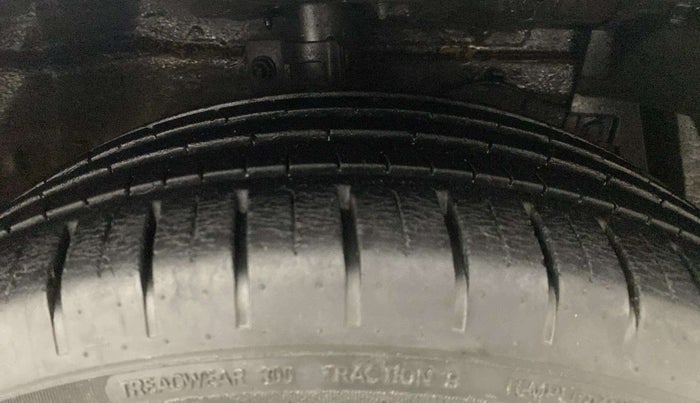 2015 Maruti Ciaz ZXI+ RS, Petrol, Manual, 23,307 km, Right Front Tyre Tread