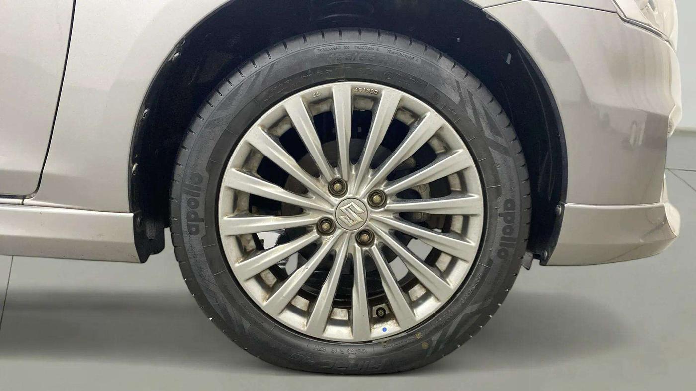 2015 Maruti Ciaz ZXI+ RS, Petrol, Manual, 23,335 km, Right Front Wheel