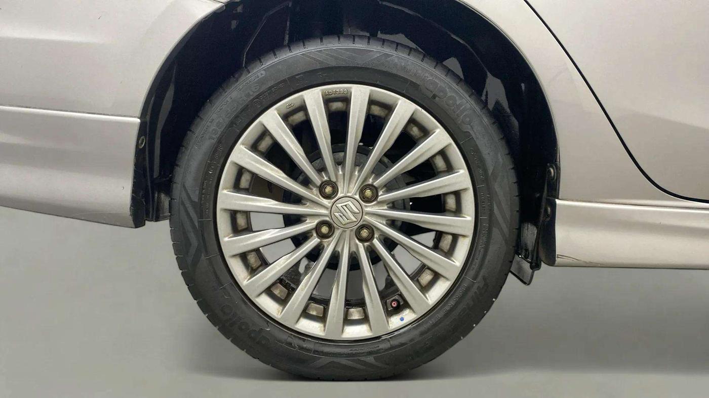 2015 Maruti Ciaz ZXI+ RS, Petrol, Manual, 23,335 km, Right Rear Wheel
