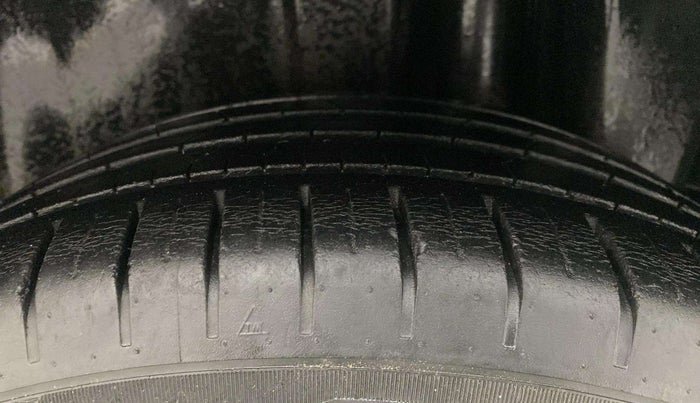 2015 Maruti Ciaz ZXI+ RS, Petrol, Manual, 23,307 km, Left Rear Tyre Tread