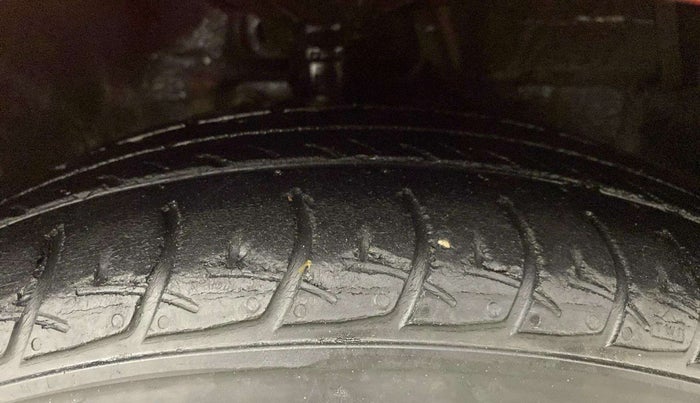 2014 Maruti Celerio VXI AMT, Petrol, Automatic, 61,813 km, Right Front Tyre Tread