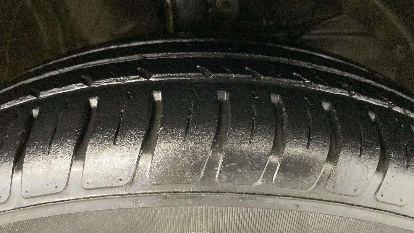 2021 Maruti Swift LXI, Petrol, Manual, 28,001 km, Right Front Tyre Tread