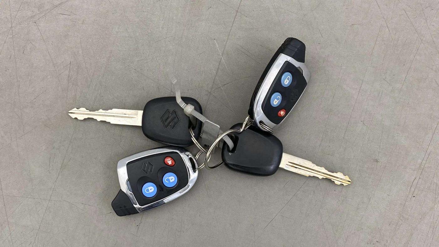 2021 Maruti Swift LXI, Petrol, Manual, 28,001 km, Key Close Up