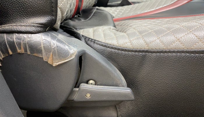 2018 Maruti Alto 800 VXI, Petrol, Manual, 1,03,080 km, Driver Side Adjustment Panel