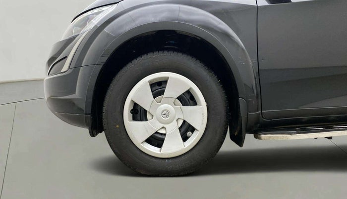 2019 Mahindra XUV500 W7, Diesel, Manual, 49,104 km, Left Front Wheel