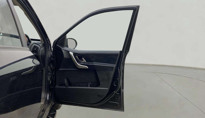 2019 Mahindra XUV500 W7, Diesel, Manual, 49,104 km, RHS Front Door