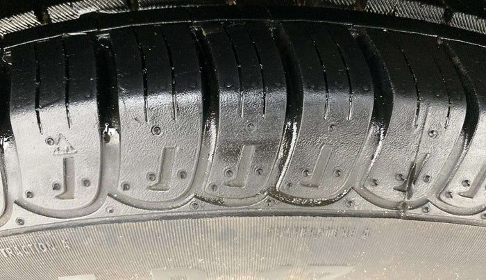 2019 Mahindra XUV500 W7, Diesel, Manual, 49,104 km, Left Front Tyre Tread