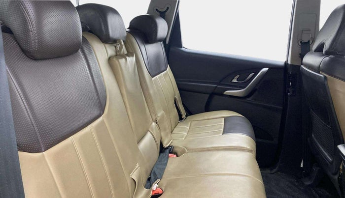 2019 Mahindra XUV500 W7, Diesel, Manual, 49,104 km, Right Side Rear Door Cabin