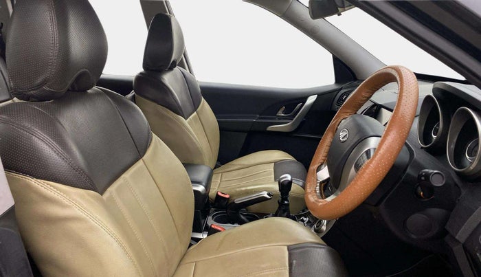 2019 Mahindra XUV500 W7, Diesel, Manual, 49,104 km, Right Side Front Door Cabin