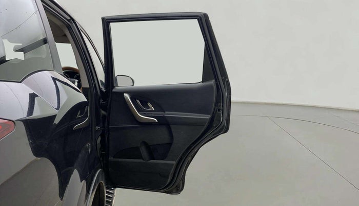 2019 Mahindra XUV500 W7, Diesel, Manual, 49,104 km, RHS Rear Door