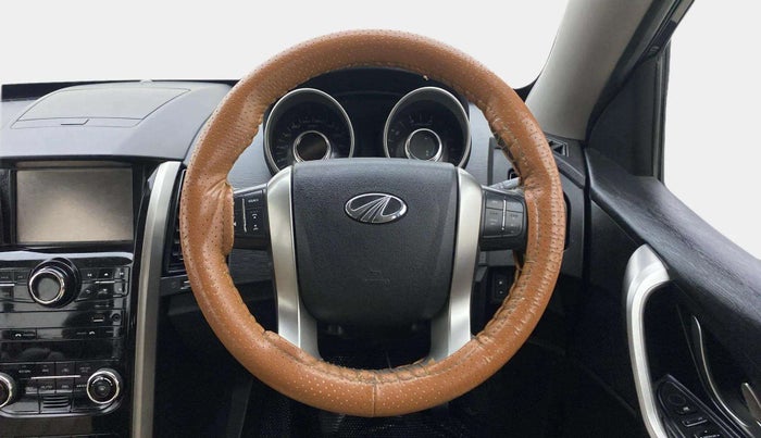 2019 Mahindra XUV500 W7, Diesel, Manual, 49,104 km, Steering Wheel Close Up