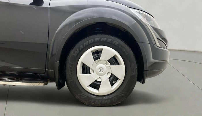2019 Mahindra XUV500 W7, Diesel, Manual, 49,104 km, Right Front Wheel
