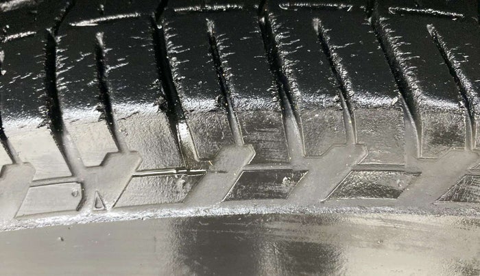 2019 Mahindra XUV500 W7, Diesel, Manual, 49,104 km, Left Rear Tyre Tread
