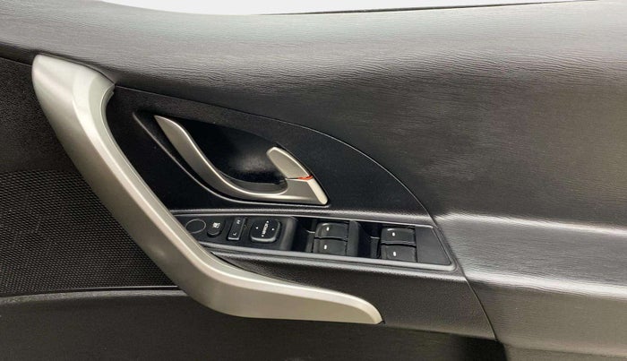 2019 Mahindra XUV500 W7, Diesel, Manual, 49,104 km, Driver Side Door Panels Control