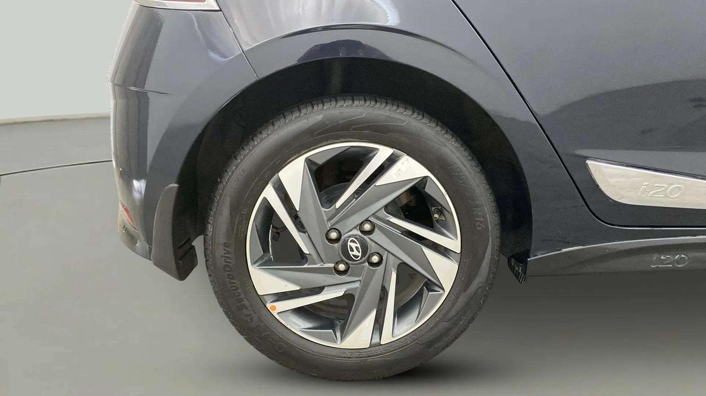 2022 Hyundai NEW I20 ASTA (O) 1.0 TURBO GDI DCT, Petrol, Automatic, 31,047 km, Right Rear Wheel