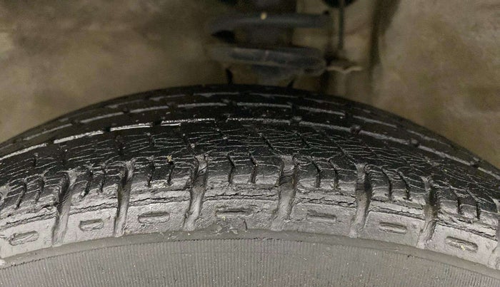 2017 Maruti Alto K10 VXI, Petrol, Manual, 51,639 km, Left Front Tyre Tread