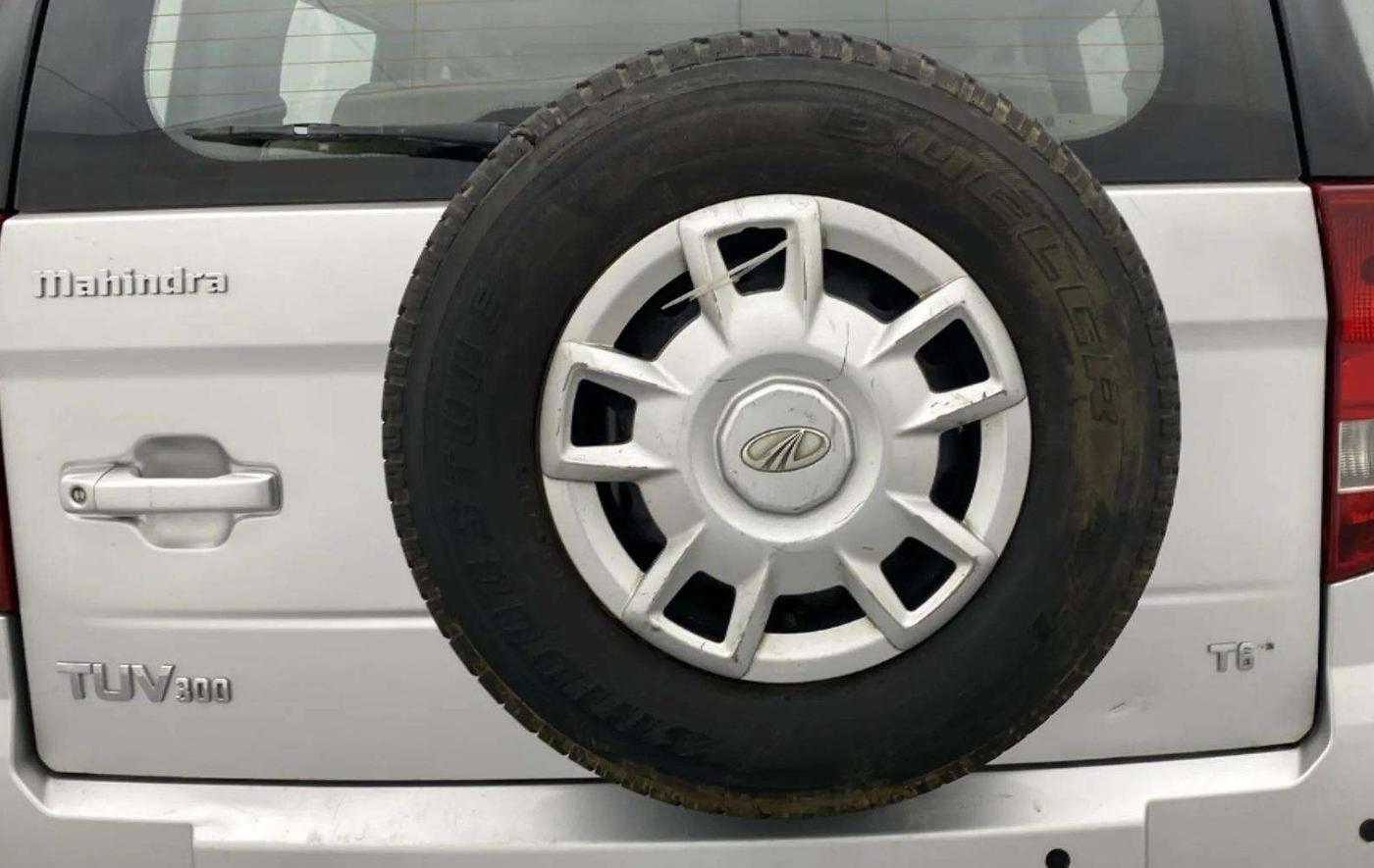 2017 Mahindra TUV300 T6 PLUS, Diesel, Manual, 89,081 km, Spare Tyre