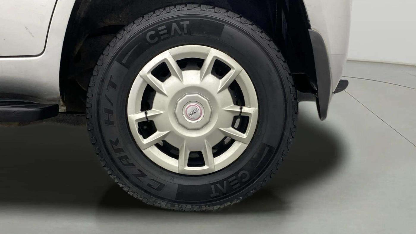 2017 Mahindra TUV300 T6 PLUS, Diesel, Manual, 89,081 km, Left Rear Wheel