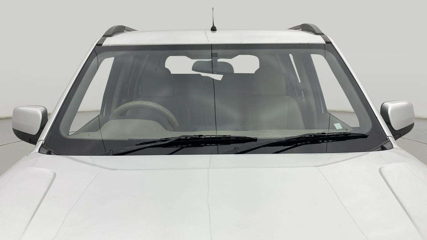 2017 Mahindra TUV300 T6 PLUS, Diesel, Manual, 89,081 km, Front Windshield