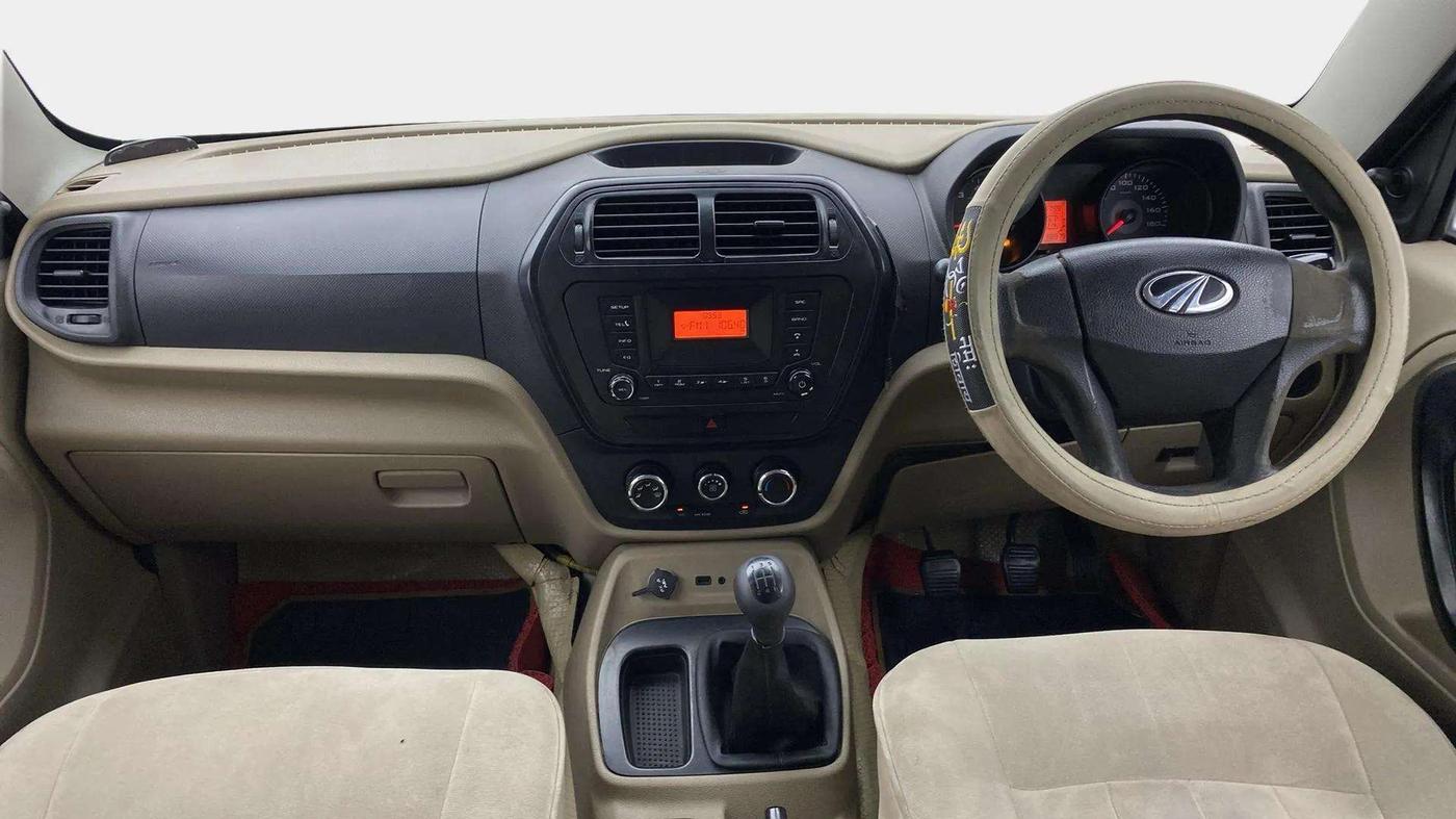 2017 Mahindra TUV300 T6 PLUS, Diesel, Manual, 89,081 km, Dashboard