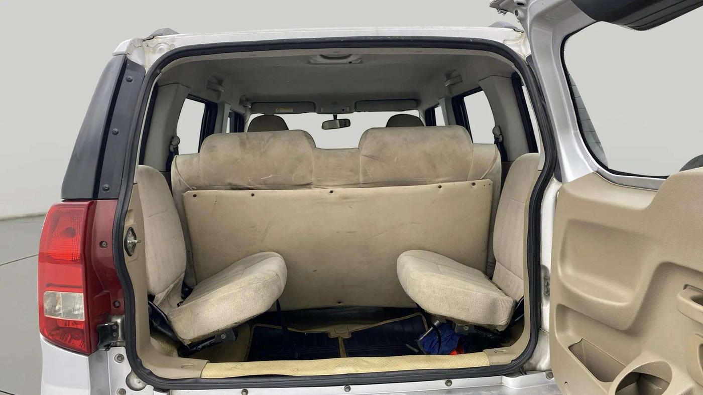 2017 Mahindra TUV300 T6 PLUS, Diesel, Manual, 89,081 km, Boot Open Zoomed View