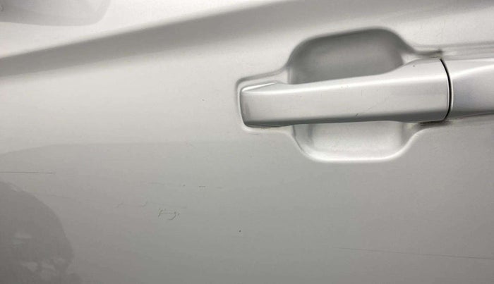 2017 Mahindra TUV300 T6 PLUS, Diesel, Manual, 89,014 km, Front passenger door - Slightly dented