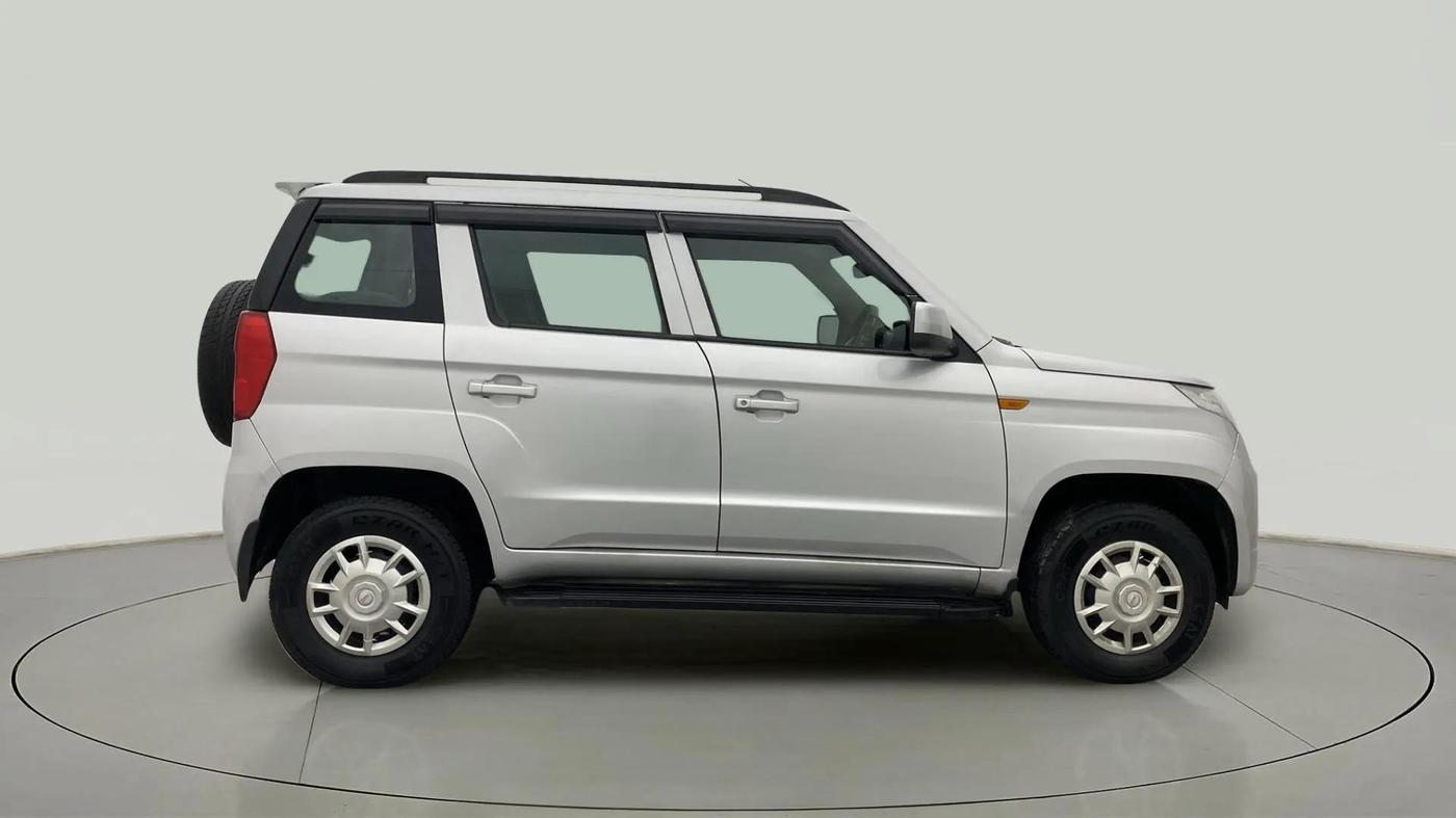 2017 Mahindra TUV300 T6 PLUS, Diesel, Manual, 89,081 km, Right Side View