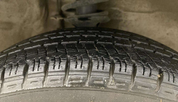 2018 Maruti Alto K10 LXI CNG (AIRBAG), CNG, Manual, 26,081 km, Right Front Tyre Tread