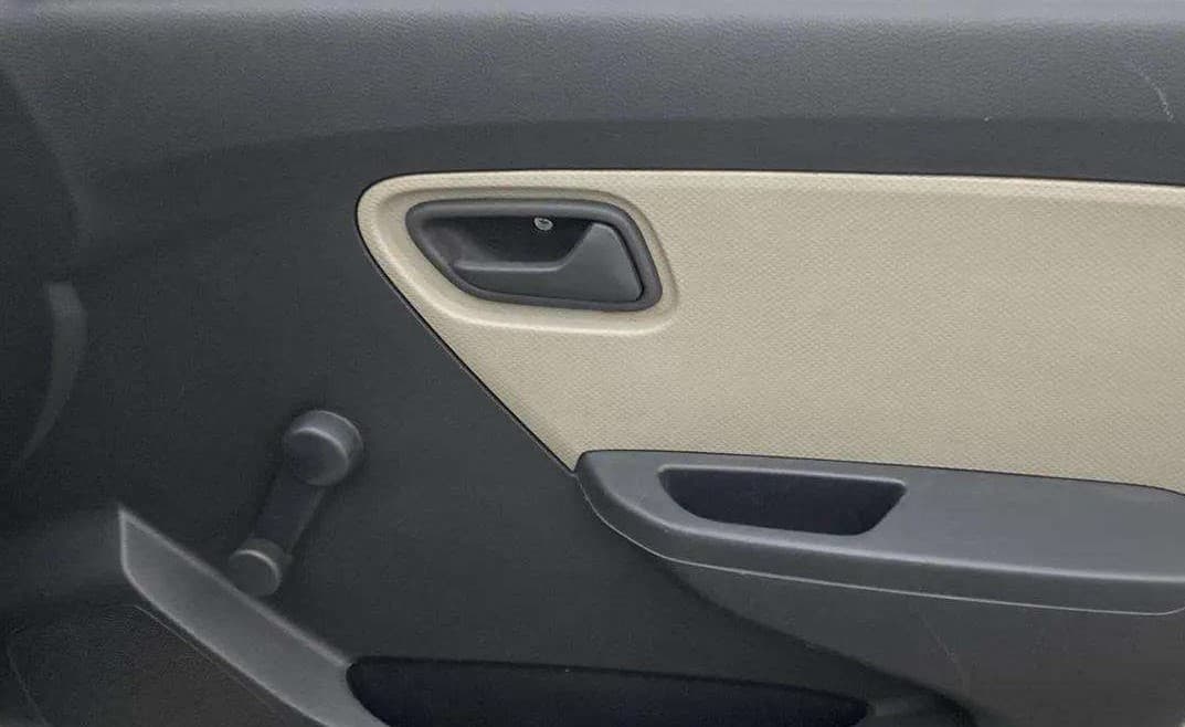 2018 Maruti Alto K10 LXI CNG (AIRBAG), CNG, Manual, 26,154 km, Driver Side Door Panels Control