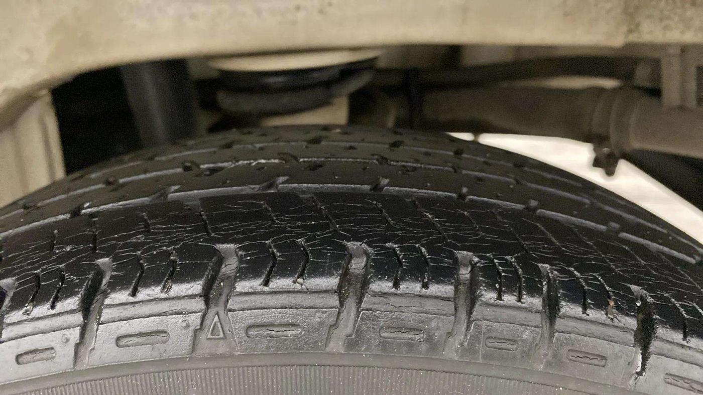 2018 Maruti Alto K10 LXI CNG (AIRBAG), CNG, Manual, 26,154 km, Left Rear Tyre Tread