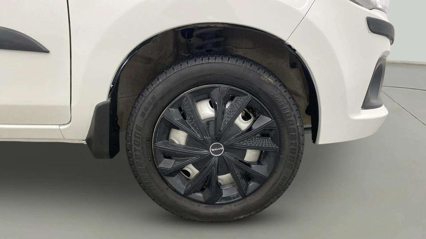 2018 Maruti Alto K10 LXI CNG (AIRBAG), CNG, Manual, 26,154 km, Right Front Wheel