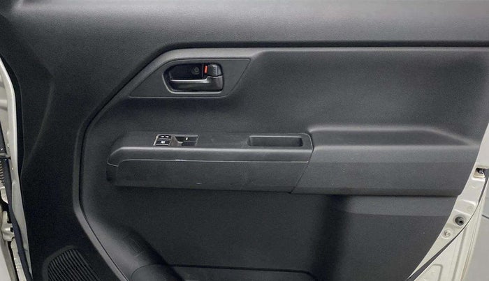 2021 Maruti New Wagon-R LXI 1.0, Petrol, Manual, 20,034 km, Driver Side Door Panels Control