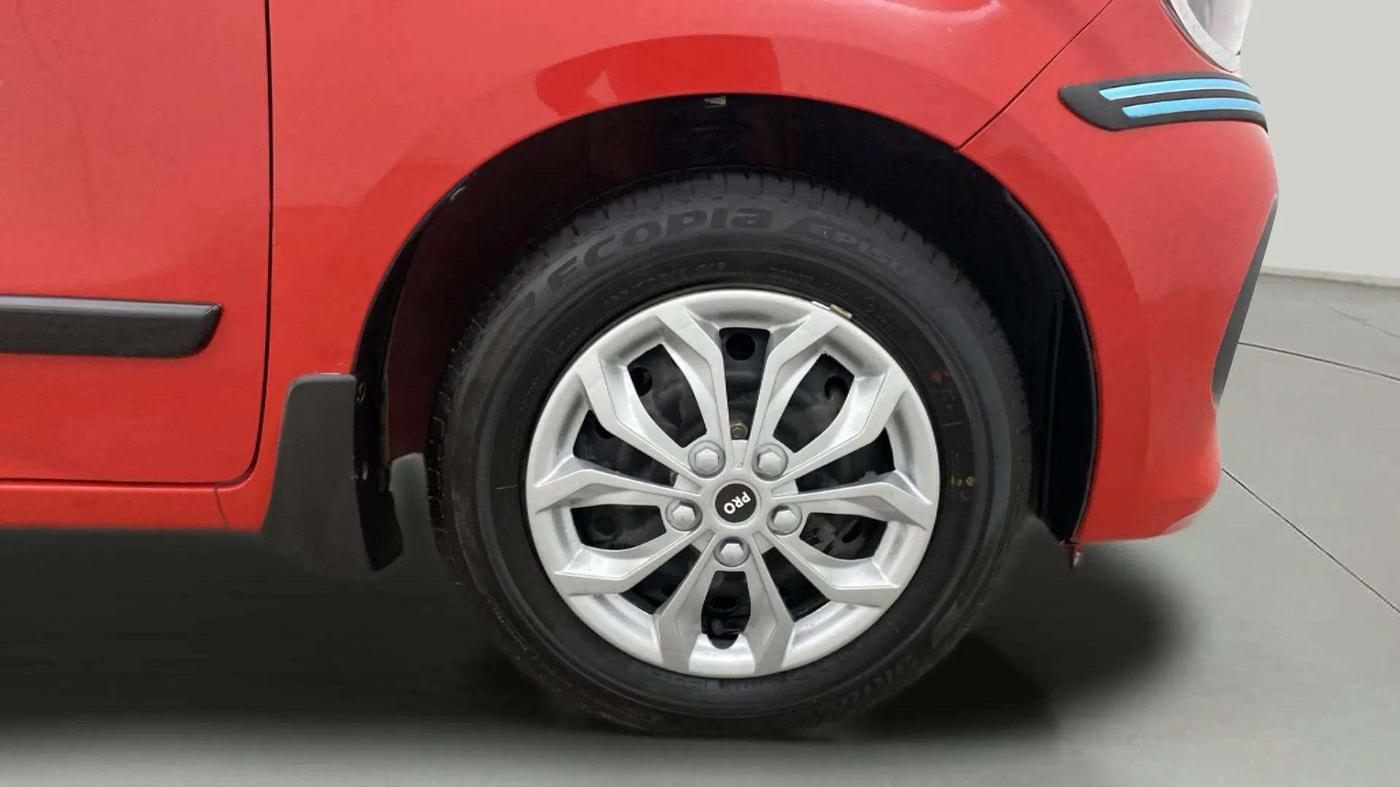 2023 Maruti Celerio VXI CNG, CNG, Manual, 13,179 km, Right Front Wheel