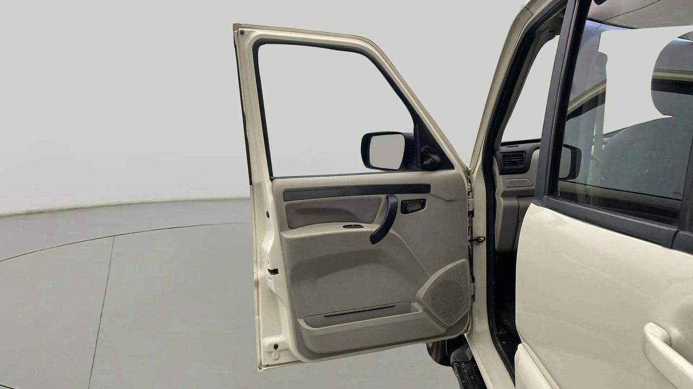 2021 Mahindra Scorpio S5, Diesel, Manual, 82,940 km, LHS Front Door