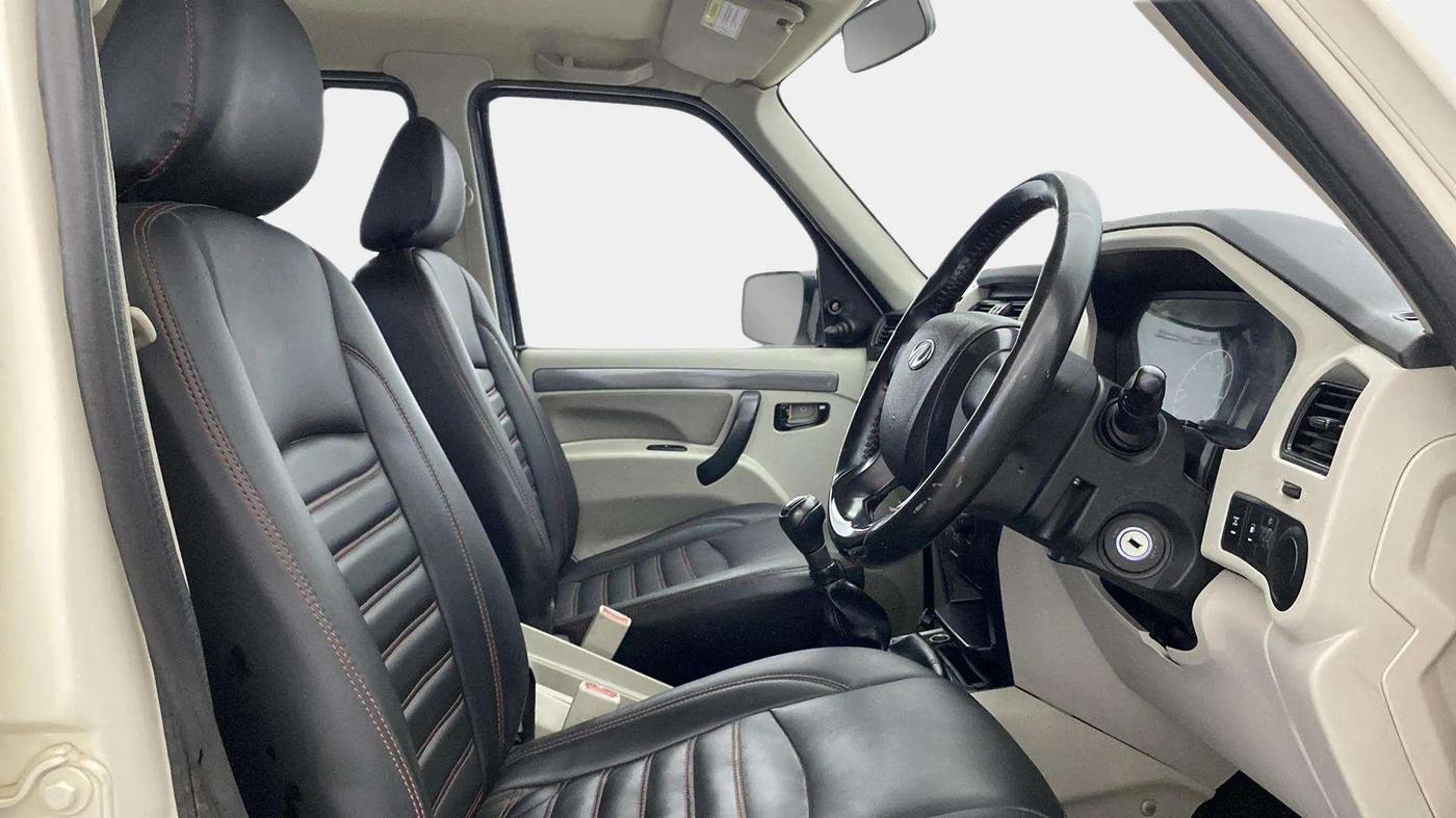 2021 Mahindra Scorpio S5, Diesel, Manual, 82,940 km, Right Side Front Door Cabin