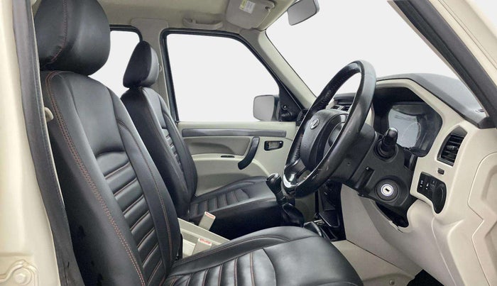 2021 Mahindra Scorpio S5, Diesel, Manual, 82,940 km, Right Side Front Door Cabin