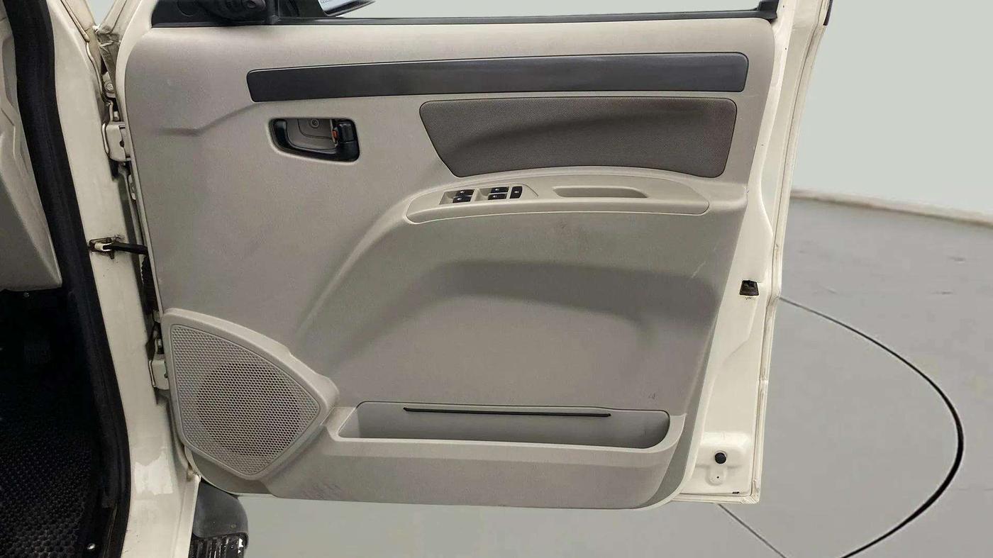 2021 Mahindra Scorpio S5, Diesel, Manual, 82,940 km, Driver Side Door Panels Control