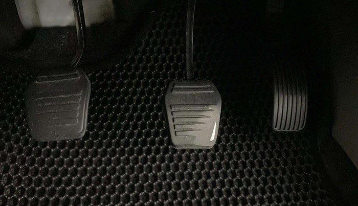 2021 Mahindra Scorpio S5, Diesel, Manual, 82,940 km, Pedals