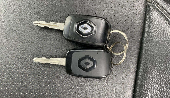 2020 Renault TRIBER RXT AMT, Petrol, Automatic, 32,059 km, Key Close Up