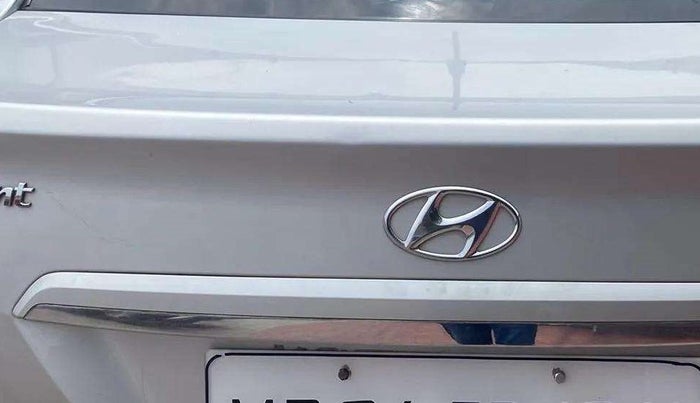 2016 Hyundai Xcent BASE 1.2, Petrol, Manual, 42,134 km, Dicky (Boot door) - Slightly dented