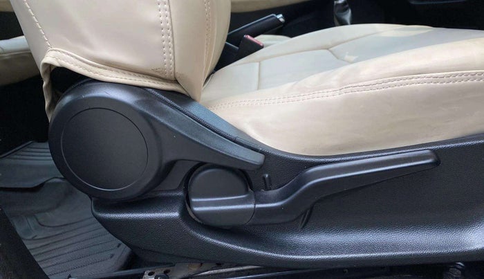 2021 Honda City 1.5L I-VTEC V MT 5TH GEN, Petrol, Manual, 56,556 km, Driver Side Adjustment Panel