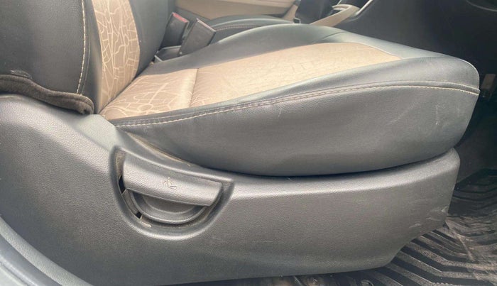 2017 Hyundai Grand i10 MAGNA 1.2 KAPPA VTVT, Petrol, Manual, 59,519 km, Driver Side Adjustment Panel